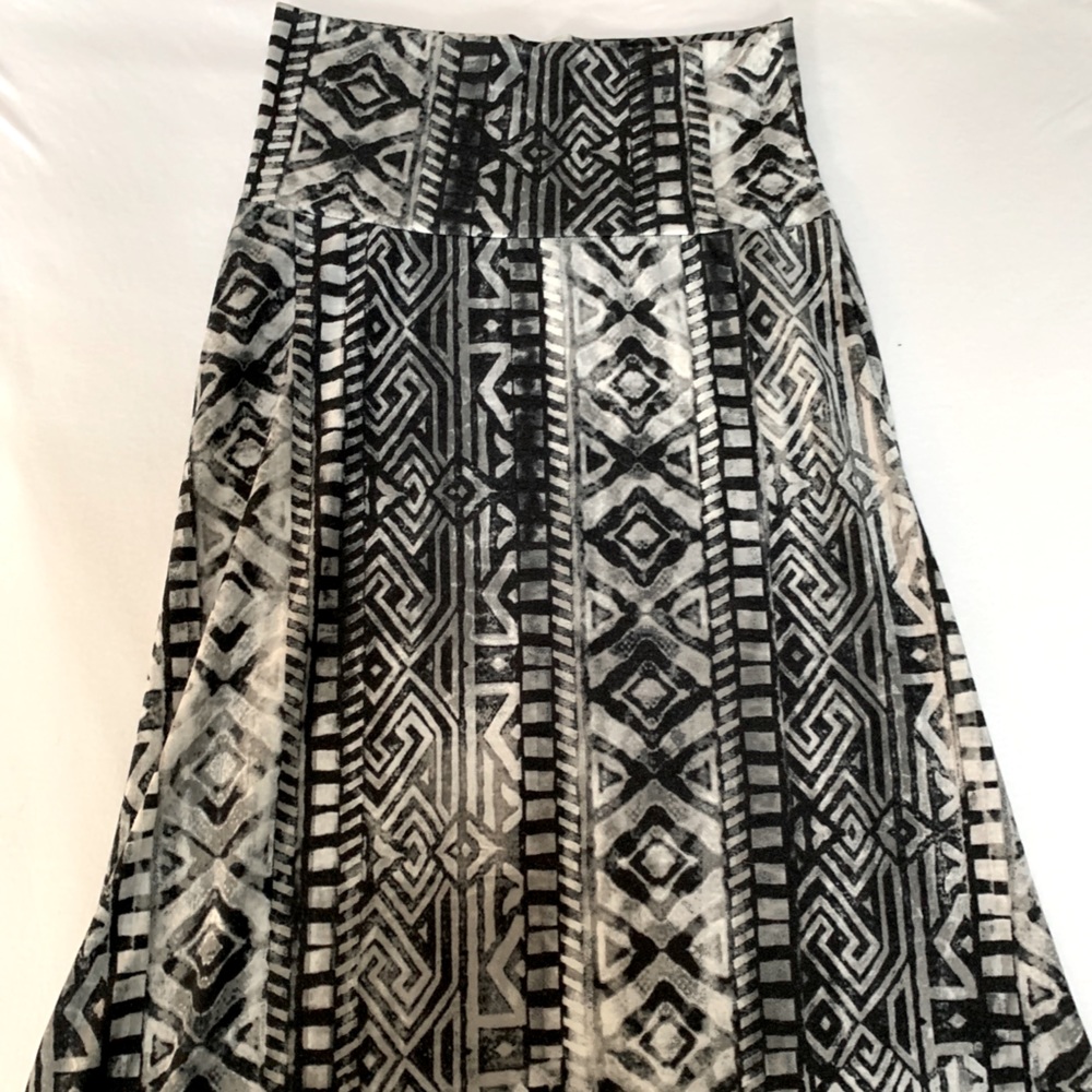 Small Lily Rose maxi skirt!